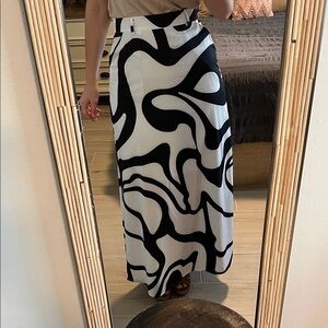 Elegant Black and White Swirl Maxi Skirt